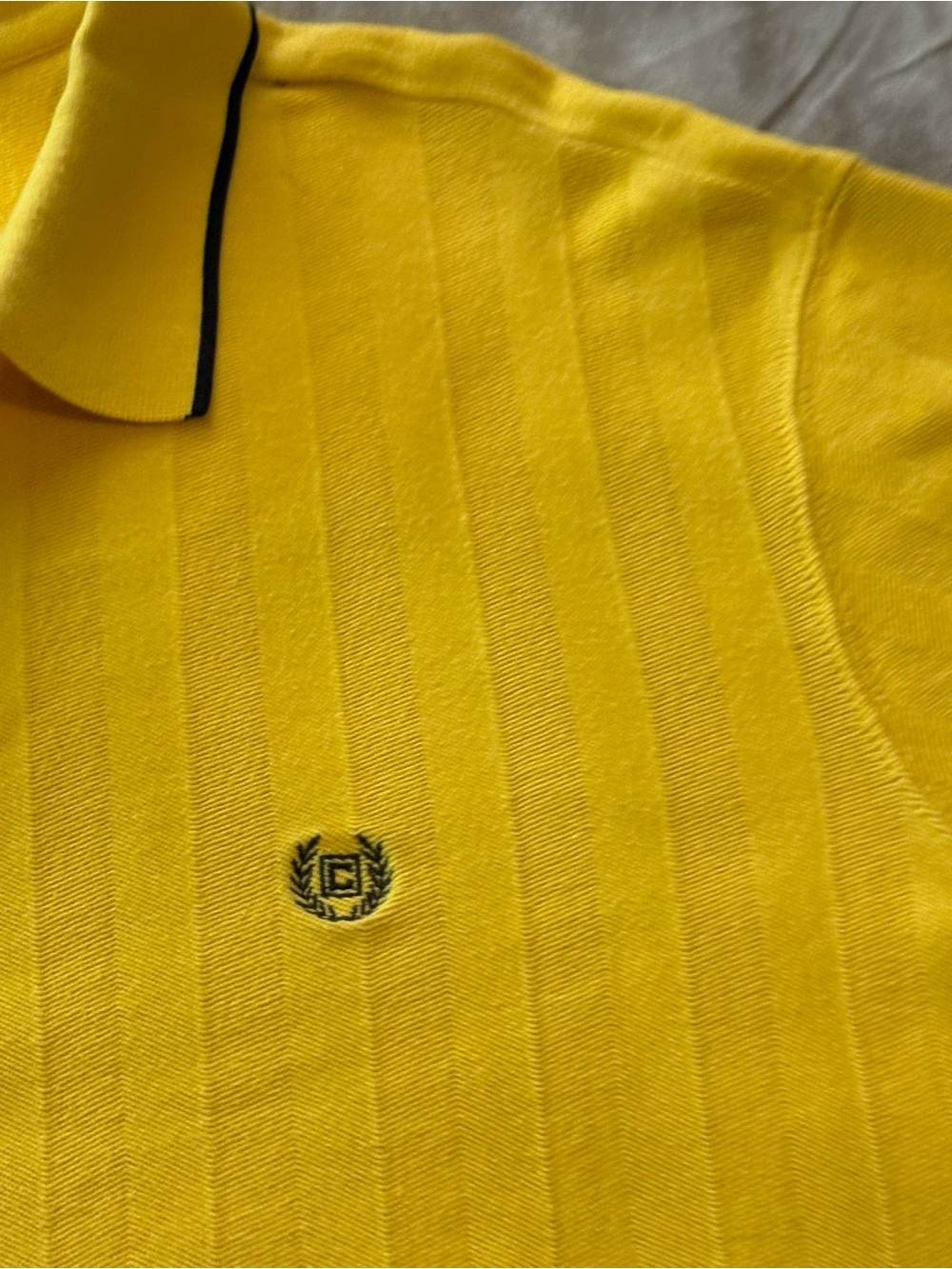 Chaps Yellow Textured Polo with Navy Sleeve Accents – Men’s XXL